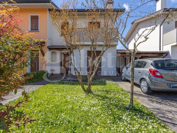 casa indipendente in vendita a Portogruaro in zona Lugugnana