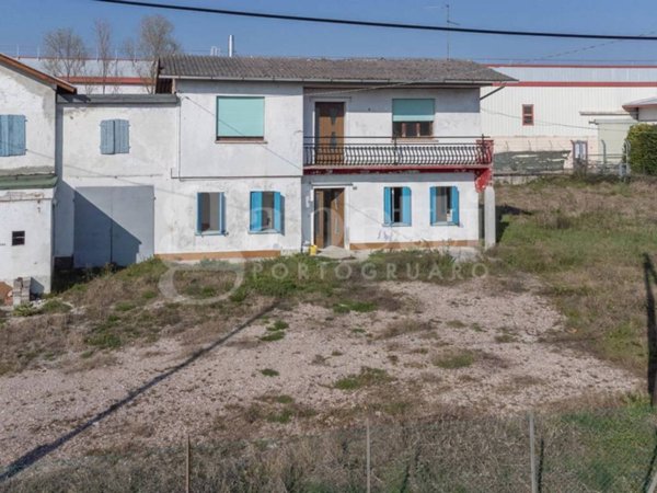 casa indipendente in vendita a Portogruaro in zona Summaga