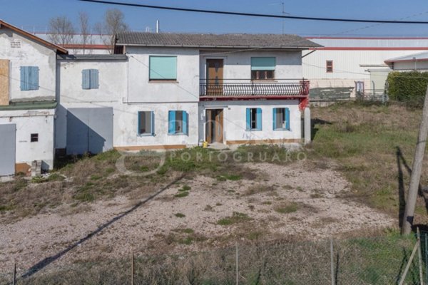 casa indipendente in vendita a Portogruaro in zona Summaga
