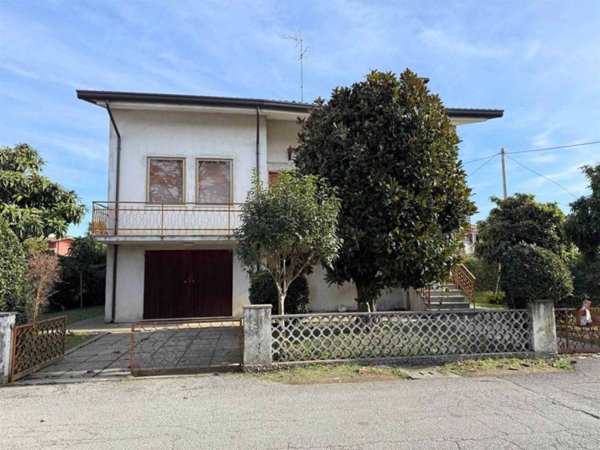 casa indipendente in vendita a Portogruaro in zona Summaga