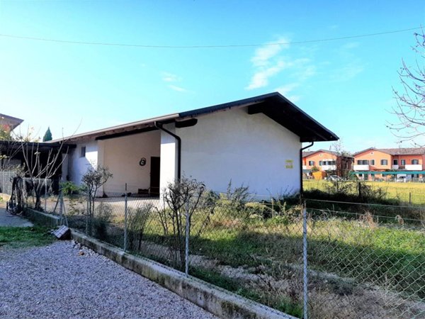 locale commerciale in vendita a Portogruaro in zona Pradipozzo