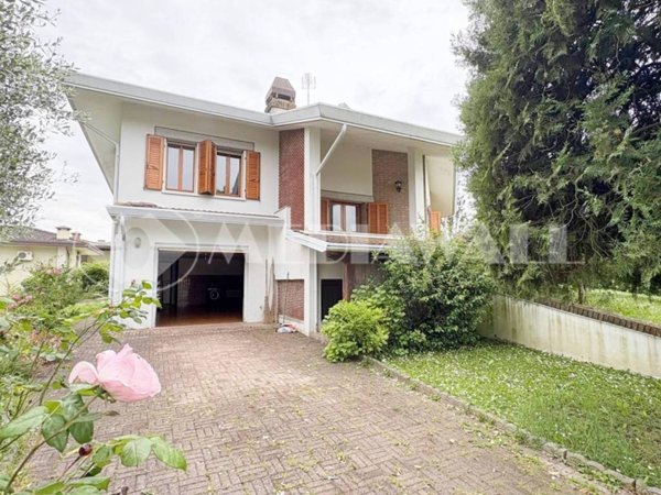 casa indipendente in vendita a Portogruaro in zona Giussago