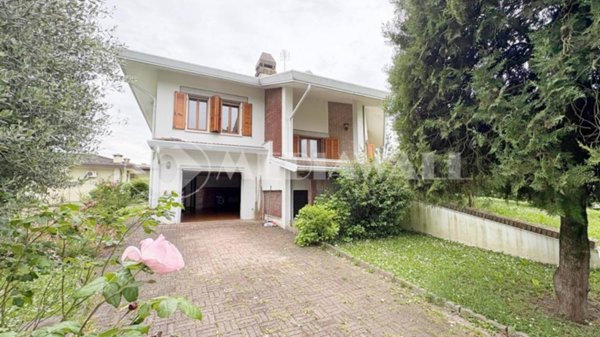 casa indipendente in vendita a Portogruaro in zona Giussago