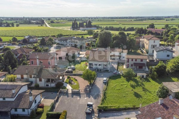 casa indipendente in vendita a Portogruaro in zona Giussago