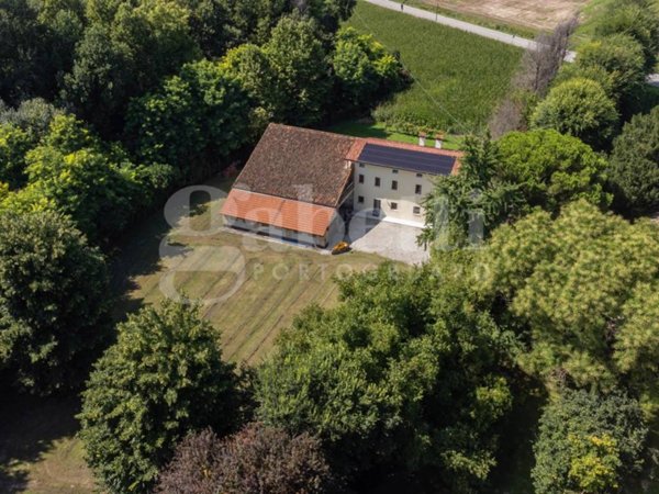 casale in vendita a Portogruaro in zona Lugugnana