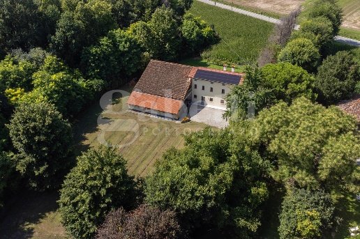 casale in vendita a Portogruaro in zona Lugugnana