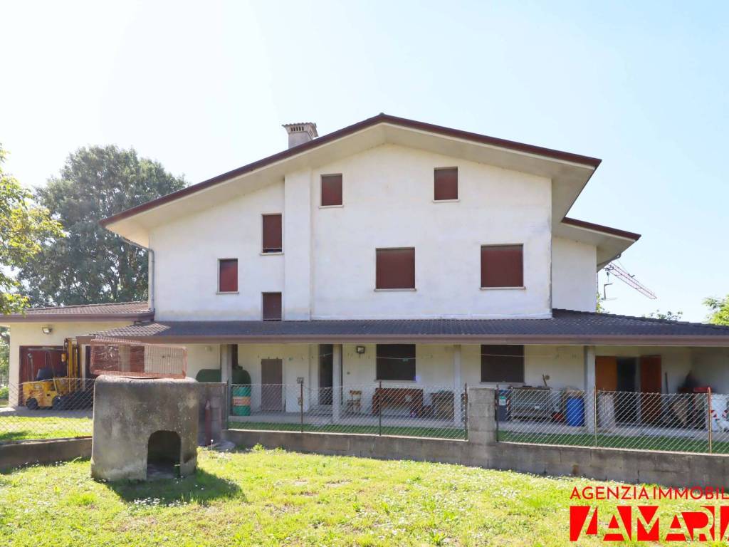 casa indipendente in vendita a Portogruaro in zona Lugugnana