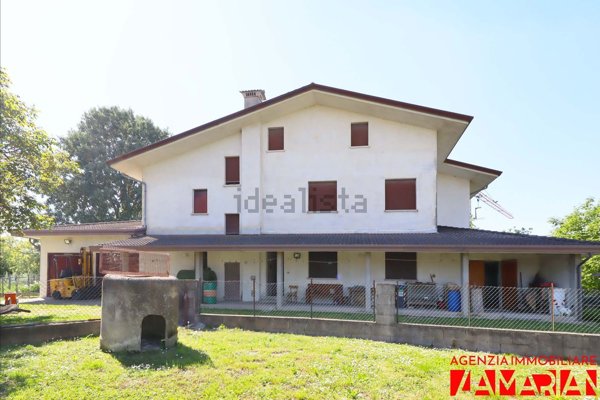 casale in vendita a Portogruaro in zona Lugugnana