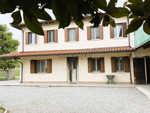 casa indipendente in vendita a Portogruaro in zona Summaga
