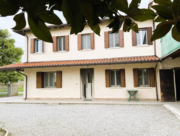 casa indipendente in vendita a Portogruaro in zona Summaga