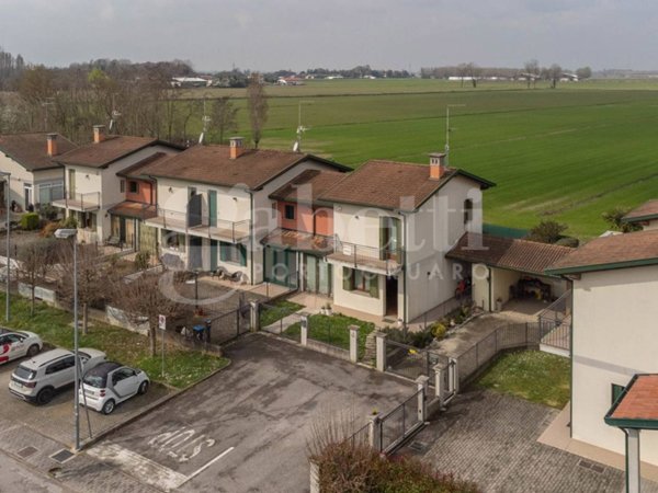 casa indipendente in vendita a Portogruaro in zona Lugugnana