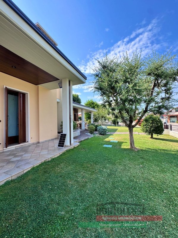 casa indipendente in vendita a Portogruaro in zona Summaga