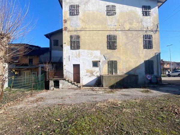 intera palazzina in vendita a Pramaggiore in zona Blessaglia