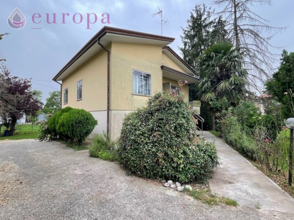 casa indipendente in vendita a Pramaggiore