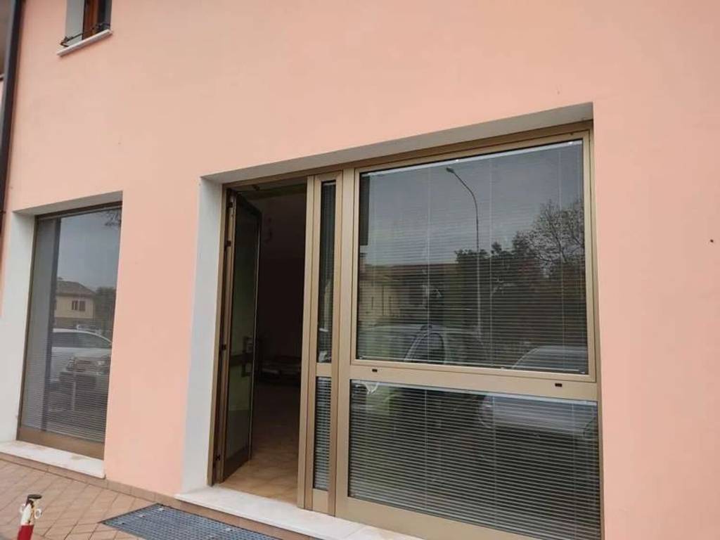 negozio in vendita a Pramaggiore in zona Blessaglia