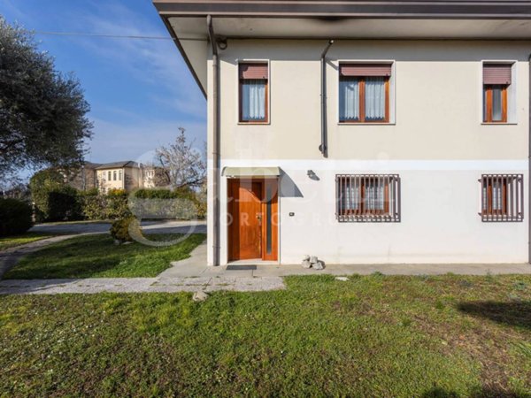 casa indipendente in vendita a Pramaggiore in zona Blessaglia