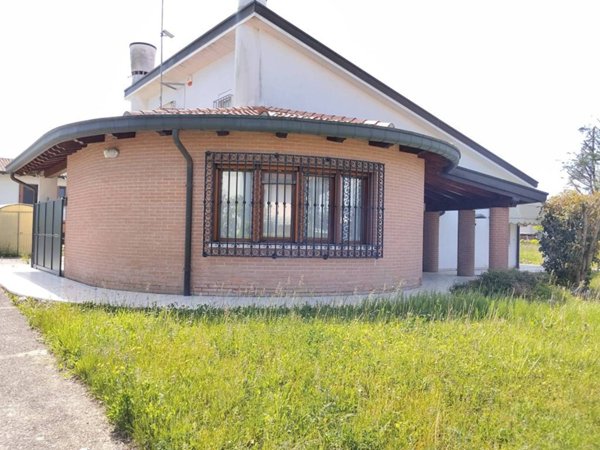 casa indipendente in vendita a Pramaggiore in zona Blessaglia