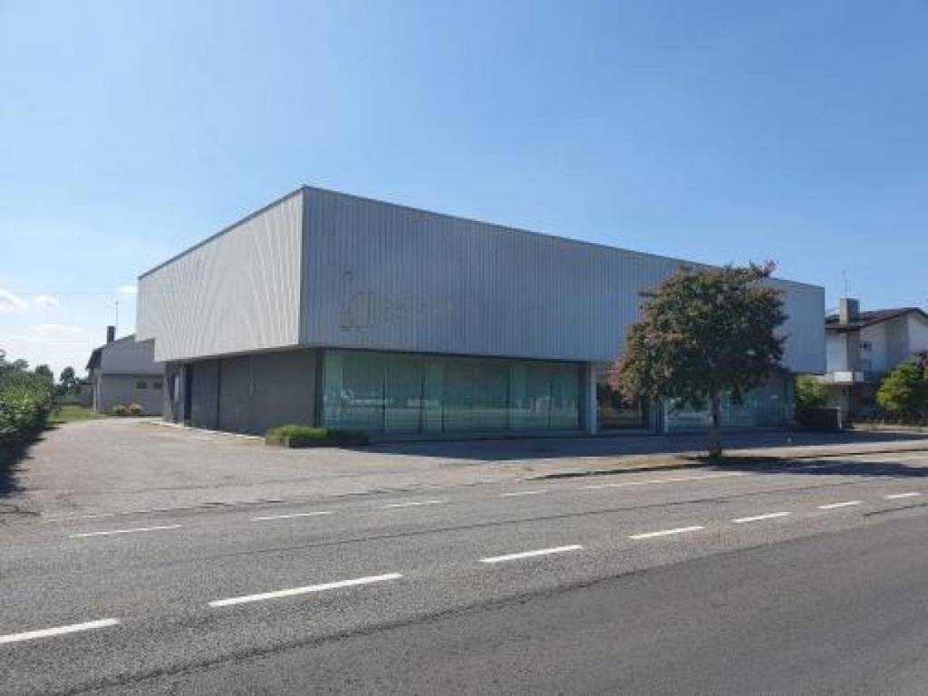 locale commerciale in vendita a Pramaggiore in zona Blessaglia