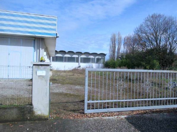 locale commerciale in vendita a Pramaggiore in zona Blessaglia