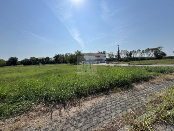 terreno edificabile in vendita a Quarto d'Altino in zona Porte Grandi