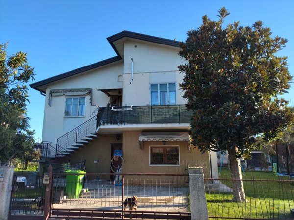casa indipendente in vendita a Quarto d'Altino in zona Porte Grandi