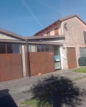 locale di sgombero in vendita a Salzano