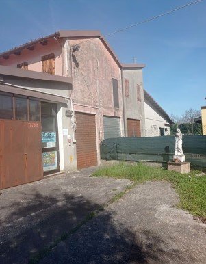 locale di sgombero in vendita a Salzano