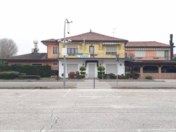 negozio in vendita a Salzano