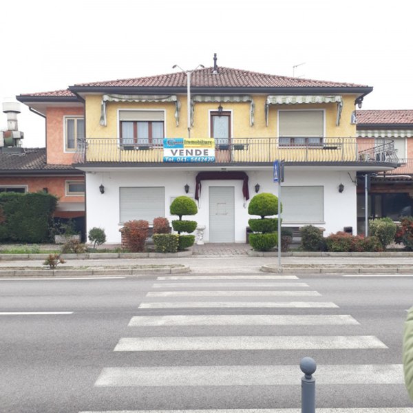 negozio in vendita a Salzano