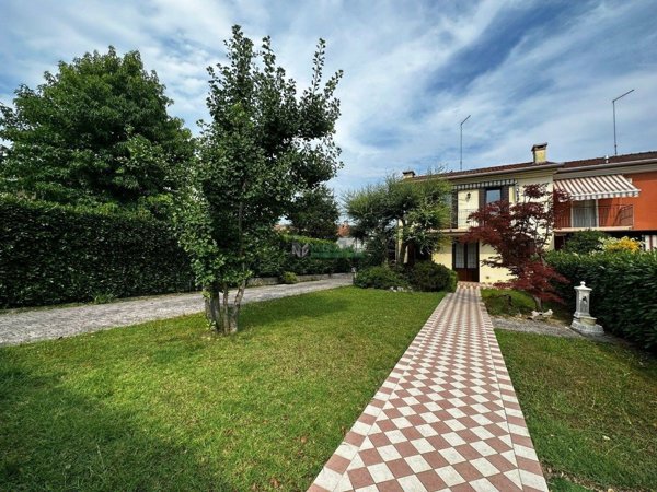 esavano in vendita a Salzano in zona Robegano