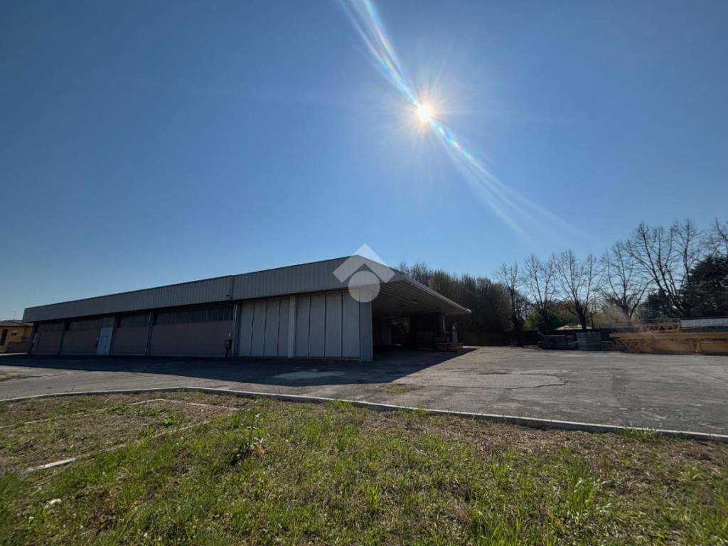 locale commerciale in vendita a Salzano