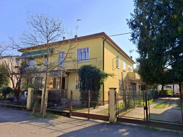negozio in vendita a Salzano in zona Robegano