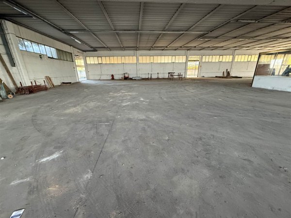 locale commerciale in vendita a Salzano