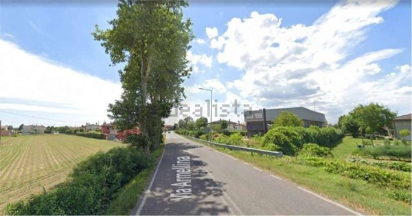 negozio in vendita a San Donà di Piave in zona Passarella