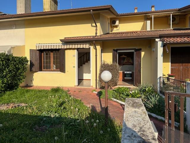 casa indipendente in vendita a San Donà di Piave in zona Passarella