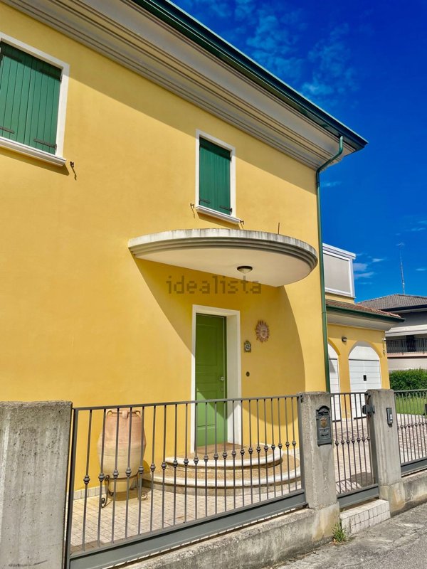 casa indipendente in vendita a San Donà di Piave in zona Passarella