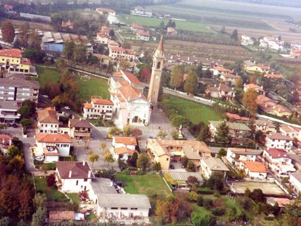 negozio in vendita a San Donà di Piave in zona Passarella