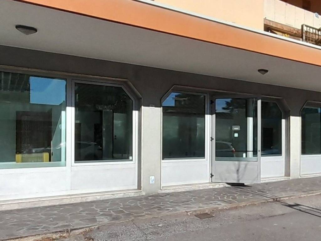 negozio in vendita a San Donà di Piave in zona Carbonera