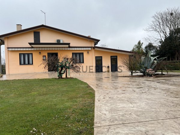 casa indipendente in vendita a San Donà di Piave in zona Passarella