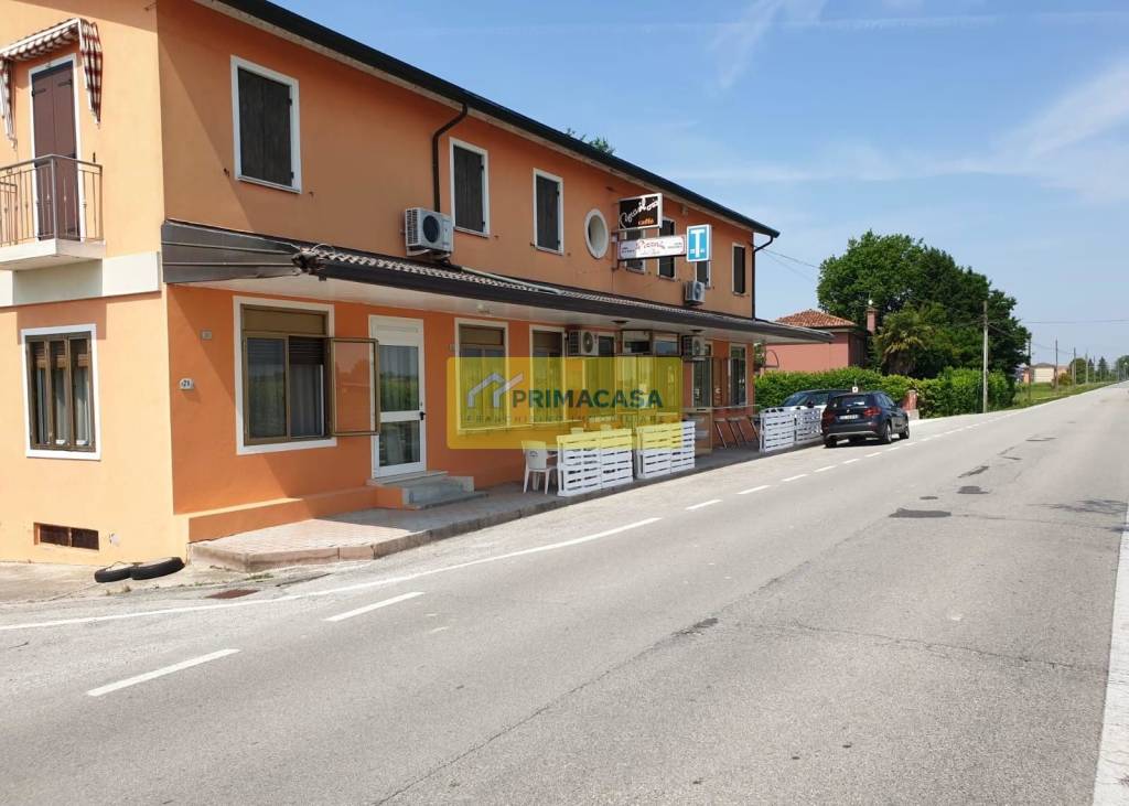 negozio in vendita a San Donà di Piave in zona Passarella