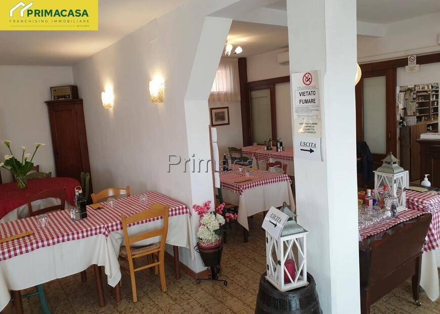 negozio in vendita a San Donà di Piave in zona Passarella