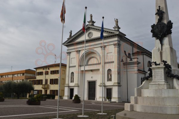 negozio in vendita a San Donà di Piave in zona Passarella