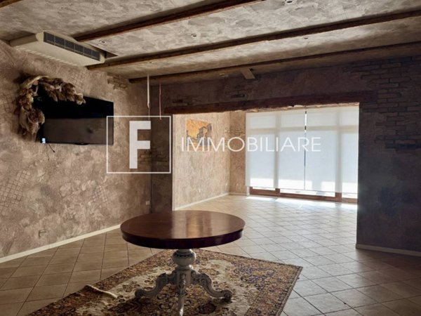 negozio in vendita a San Donà di Piave in zona Passarella