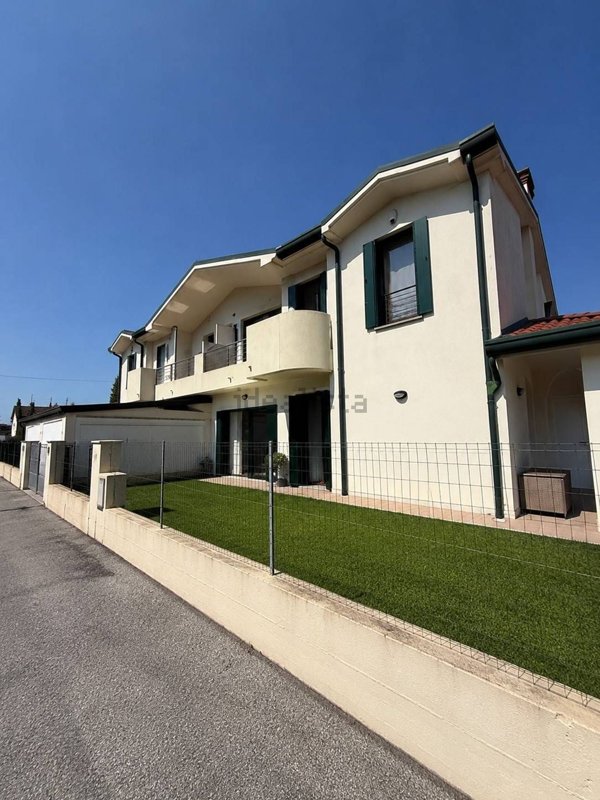casa indipendente in vendita a San Donà di Piave in zona Passarella