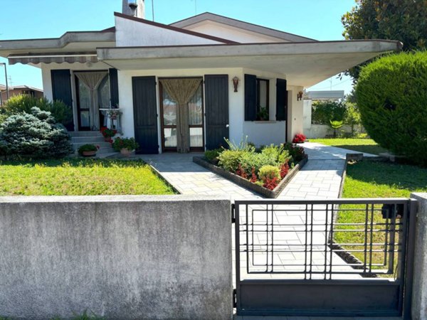 casa indipendente in vendita a San Michele al Tagliamento in zona Bibione