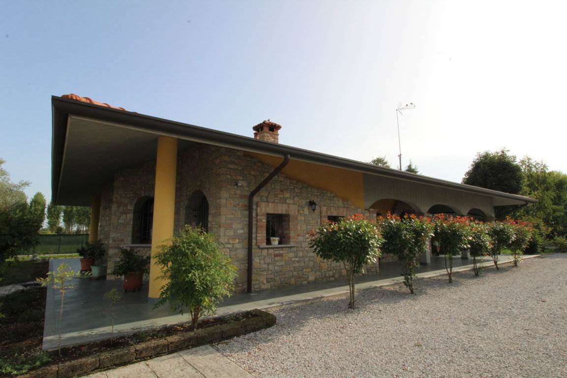 casa indipendente in vendita a Morfasso in zona San Michele