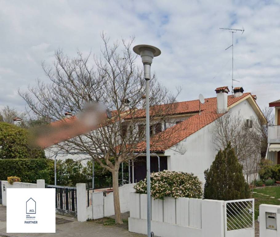 casa indipendente in vendita a San Michele al Tagliamento in zona Bibione
