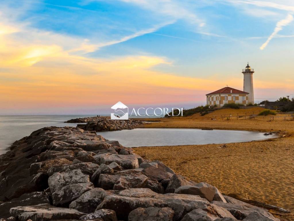 intera palazzina in vendita a San Michele al Tagliamento in zona Bibione