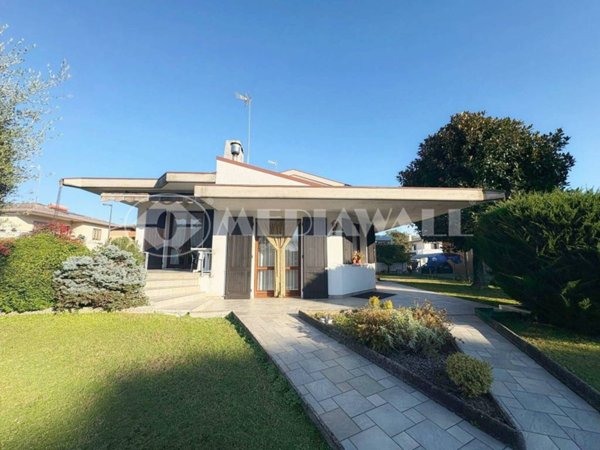 casa indipendente in vendita a San Michele al Tagliamento in zona Bibione