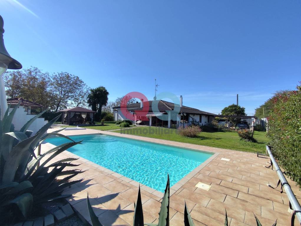 casa indipendente in vendita a San Michele al Tagliamento in zona Bibione